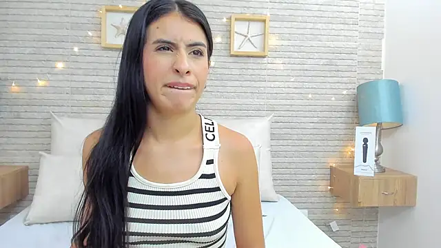 Snapshot of IssabellaLopez chatting on February 2025 02:26:02 AM IssabellaLopez online show from February 2025 02:26:02 AM