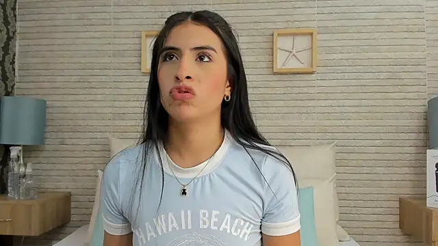 Snapshot of IssabellaLopez chatting on February 2025 11:06:01 PM IssabellaLopez online show from February 2025 11:06:01 PM
