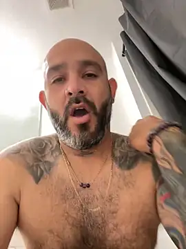 Snapshot of tylergigo chatting on December 2024 02:35:02 PM tylergigo online show from December 2024 02:35:02 PM