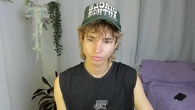 Snapshot of santy-kitty chatting on October 2025 01:06:01 AM santy-kitty online show from October 2025 01:06:01 AM