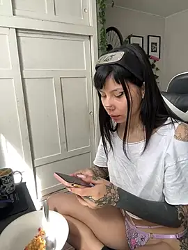 Snapshot of EemaHaruki chatting on December 2024 02:59:01 PM EemaHaruki online show from December 2024 02:59:01 PM