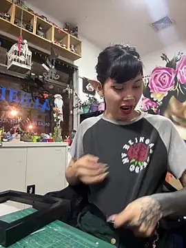 Snapshot of EemaHaruki chatting on December 2024 02:05:01 AM EemaHaruki online show from December 2024 02:05:01 AM