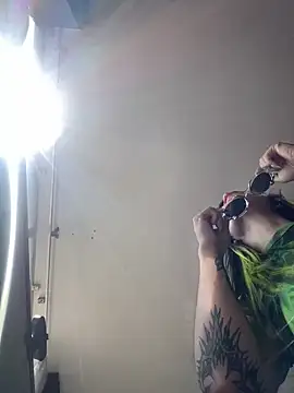 Snapshot of EemaHaruki chatting on December 2024 04:20:01 PM EemaHaruki online show from December 2024 04:20:01 PM