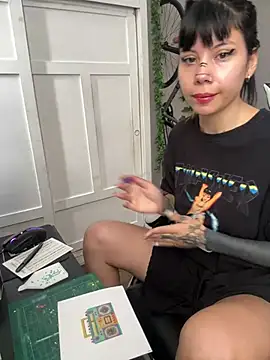 Snapshot of EemaHaruki chatting on December 2024 06:01:02 PM EemaHaruki online show from December 2024 06:01:02 PM