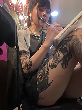 Snapshot of EemaHaruki chatting on January 2025 11:31:01 PM EemaHaruki online show from January 2025 11:31:01 PM