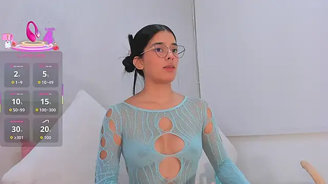 Isaa Queen online show from December 2025 04:03:02 PM