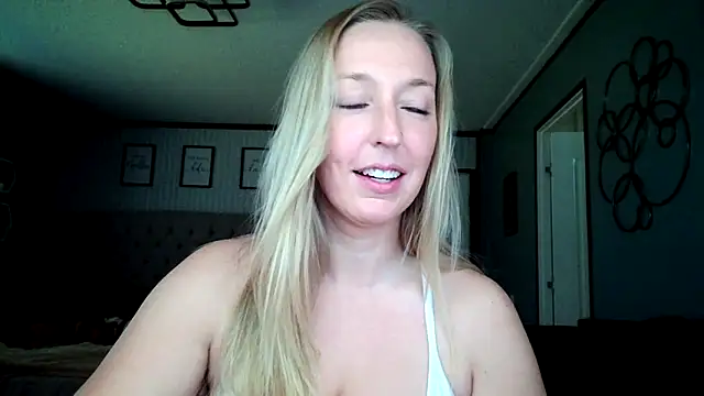 lucyallen4201 online show from December 2024 07:14:01 PM