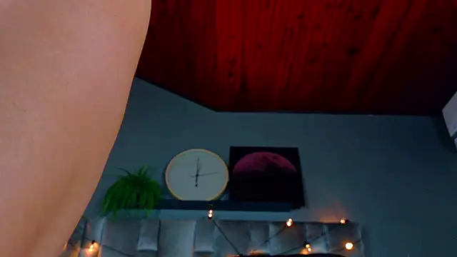 ParisFox  online show from March 2026 08:37:01 PM