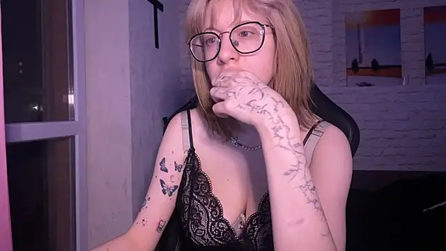 Snapshot of moundliicht1 chatting on February 2025 06:41:02 PM moundliicht1 online show from February 2025 06:41:02 PM