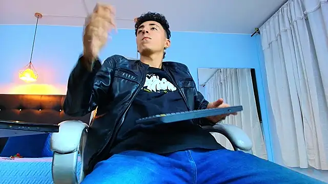 Lobo 17  online show from February 2025 07:03:01 AM