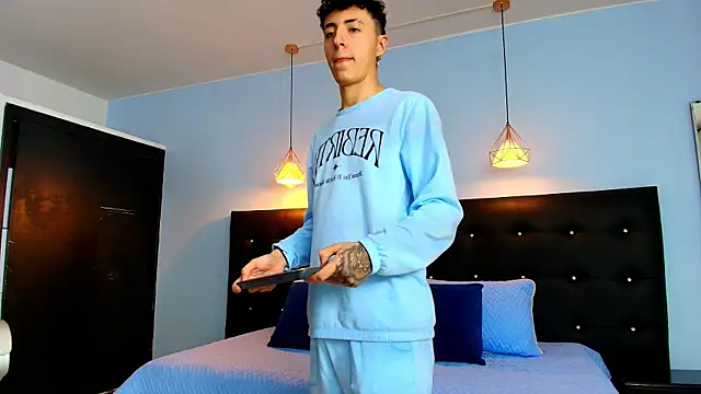 Lobo 17  online show from February 2025 04:09:02 AM