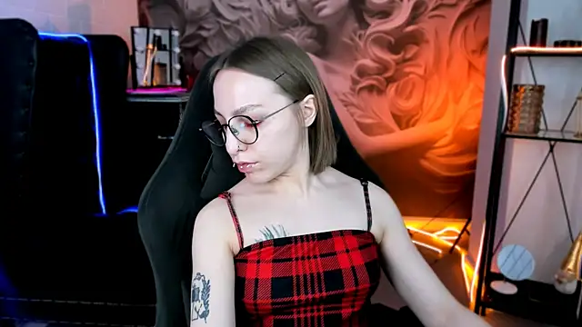 Snapshot of AphexQueen chatting on January 2025 09:15:01 AM AphexQueen online show from January 2025 09:15:01 AM