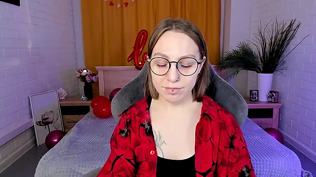 Snapshot of AphexQueen chatting on February 2025 01:06:01 PM AphexQueen online show from February 2025 01:06:01 PM