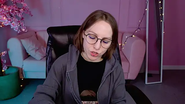 Snapshot of AphexQueen chatting on February 2025 04:10:02 PM AphexQueen online show from February 2025 04:10:02 PM