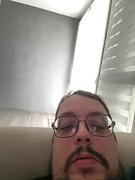 junior49280 online show from October 2025 01:51:02 PM