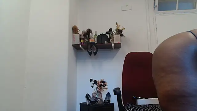 Snapshot of xTALLSEXYBUMx chatting on October 2025 04:34:02 AM xTALLSEXYBUMx online show from October 2025 04:34:02 AM