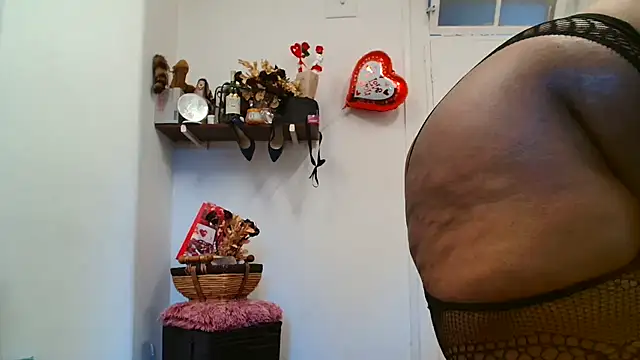 Snapshot of xTALLSEXYBUMx chatting on March 2026 05:51:01 AM xTALLSEXYBUMx online show from March 2026 05:51:01 AM