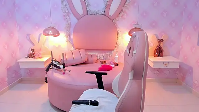 Saraa Skinny online show from December 2024 05:40:01 PM