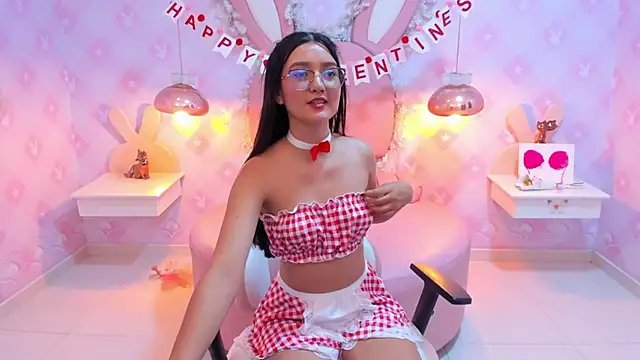 Saraa Skinny online show from February 2025 02:52:01 PM