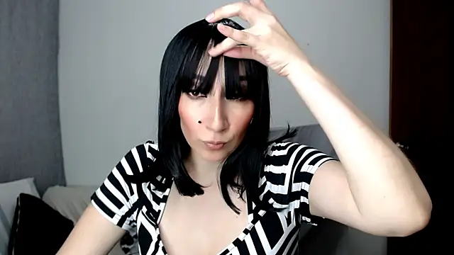 Snapshot of Laura-pervert chatting on July 2026 11:33:01 PM Laura-pervert online show from July 2026 11:33:01 PM