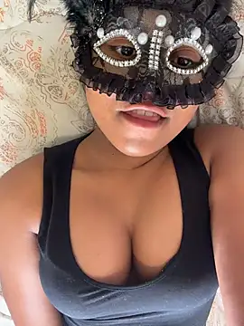 Bella Luna18 online show from February 2026 06:59:02 PM