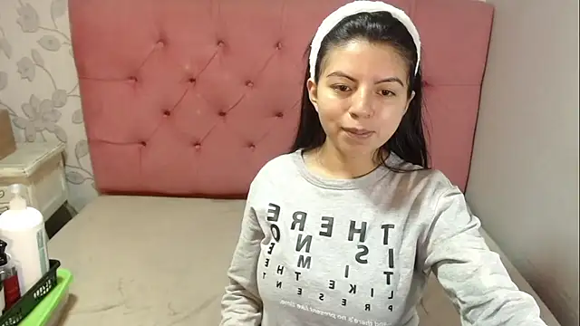 CarolineBrunx online show from December 2025 02:38:01 AM