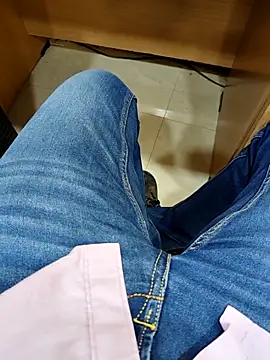 Snapshot of Ishan003 chatting on February 2026 01:48:01 AM Ishan003 online show from February 2026 01:48:01 AM