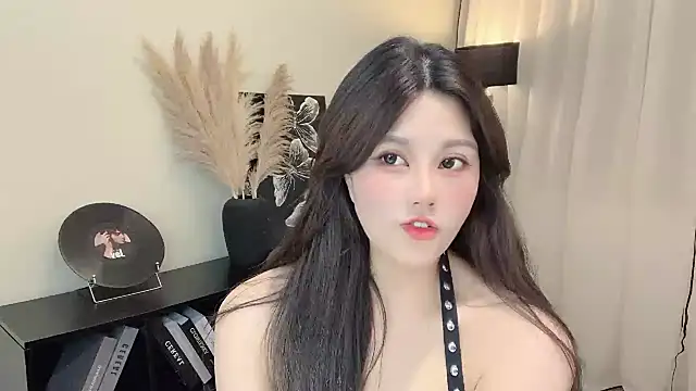 Strawberrybabyy1 online show from March 2025 02:47:01 PM