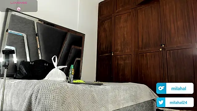 Snapshot of MilaHal_ chatting on January 2026 07:15:01 PM MilaHal online show from January 2026 07:15:01 PM