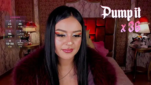 Snapshot of SoffiQueen chatting on November 2025 04:55:01 PM SoffiQueen online show from November 2025 04:55:01 PM