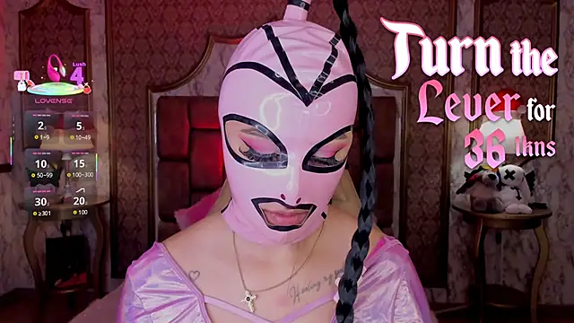 Snapshot of SoffiQueen chatting on December 2025 03:17:01 PM SoffiQueen online show from December 2025 03:17:01 PM