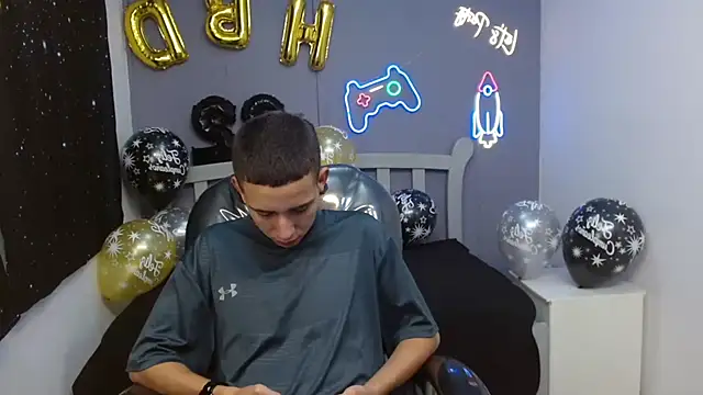 Snapshot of JackSwan18 chatting on January 2025 02:08:02 PM JackSwan18 online show from January 2025 02:08:02 PM