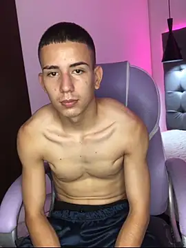 Snapshot of JackSwan18 chatting on October 2025 03:27:01 AM JackSwan18 online show from October 2025 03:27:01 AM