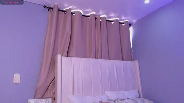 Shenoa1 online show from November 2025 02:11:01 PM