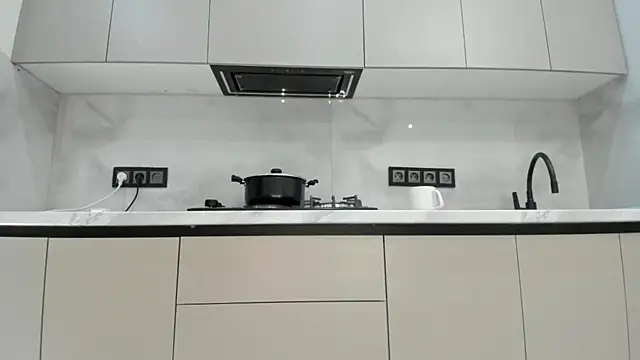 Mia Meow  online show from March 2026 07:53:01 AM