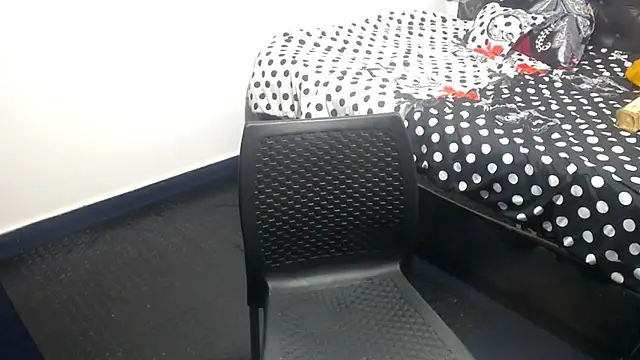 Snapshot of shopyymessyy chatting on February 2025 07:44:01 PM shopyymessyy online show from February 2025 07:44:01 PM