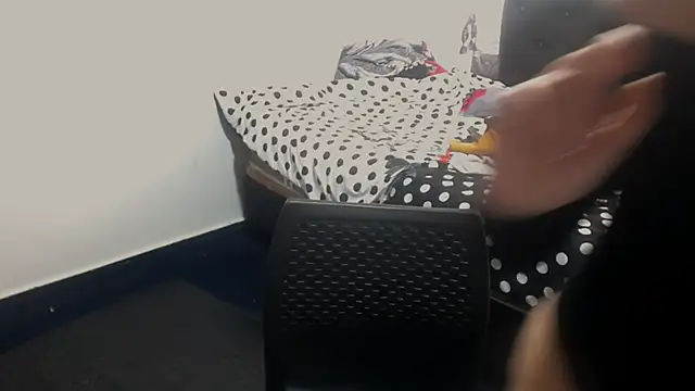 Snapshot of shopyymessyy chatting on February 2025 07:30:01 PM shopyymessyy online show from February 2025 07:30:01 PM