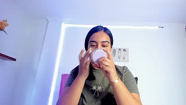 anniesweet- online show from April 2026 01:16:01 PM