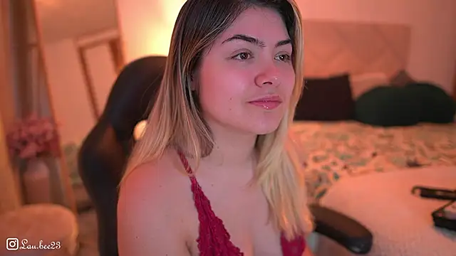 Lau Bee online show from October 2025 06:35:02 PM