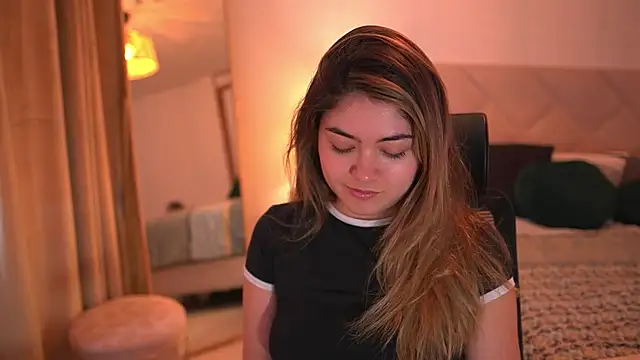 Lau Bee online show from April 2026 06:23:01 PM