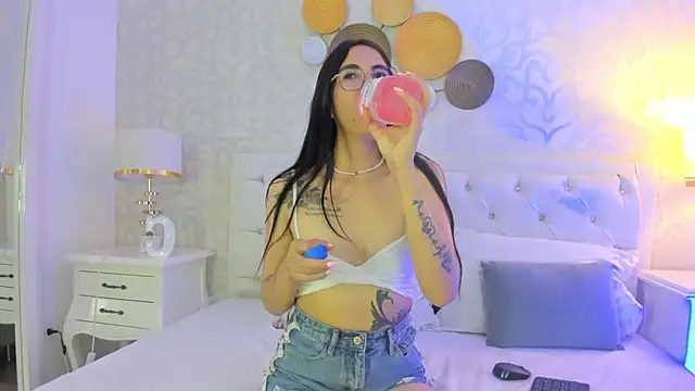 Snapshot of Clarisse28 chatting on January 2025 07:34:02 PM Clarisse28 online show from January 2025 07:34:02 PM