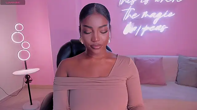 SavannahStorm online show from April 2026 12:04:01 PM