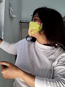 Snapshot of illay_love chatting on February 2026 07:18:01 AM illay love online show from February 2026 07:18:01 AM