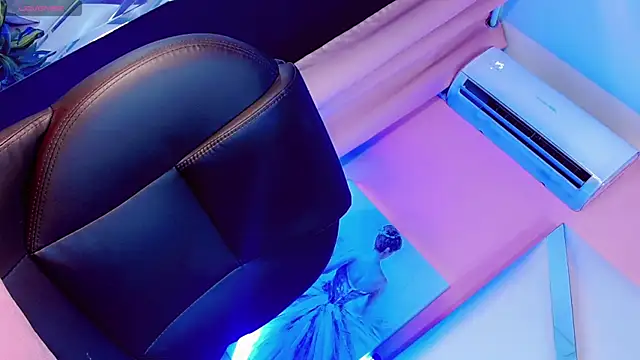 Sophia-Isabella online show from March 2025 07:10:01 PM