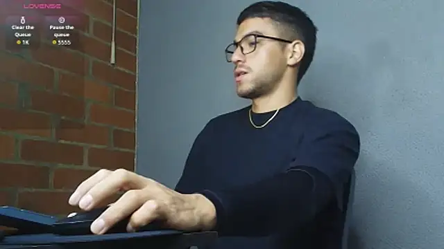 Leandro valenzuela online show from April 2026 02:12:02 AM