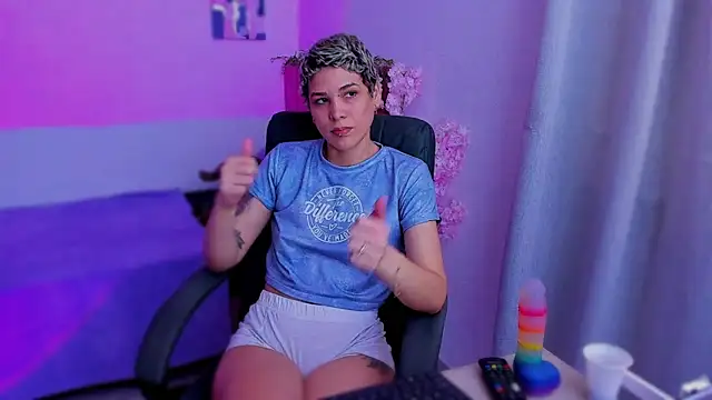 Charlee pink online show from November 2025 08:01:01 PM