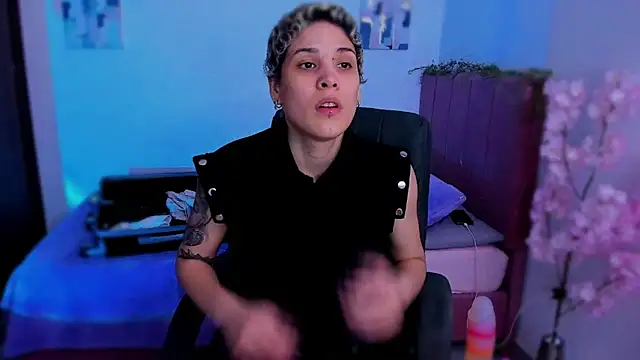 Charlee pink online show from December 2025 11:58:01 PM