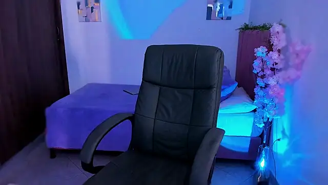 Charlee pink online show from December 2025 05:52:01 PM