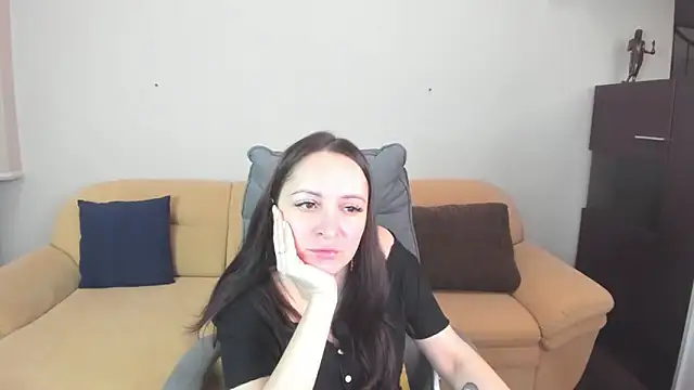 AngellLika online show from November 2025 01:11:01 PM