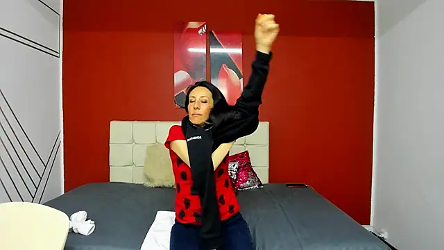 Snapshot of Abrillee1 chatting on February 2025 07:17:01 PM Abrillee1 online show from February 2025 07:17:01 PM